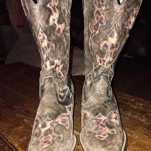 Laredo Leather boots with Leopard inlay. Size 9.